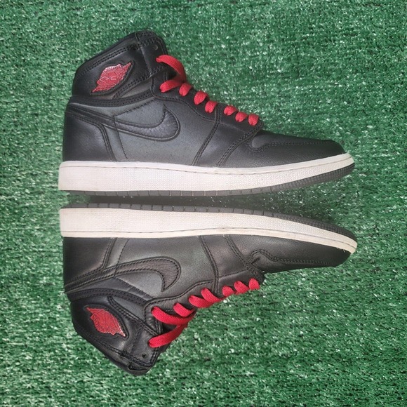 Nike Air Jordan 1 High OG Satin Black Gym Red 575441-060 SIZE 6y - Picture 5 of 11